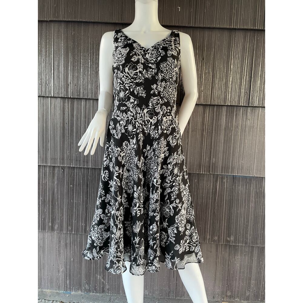 🔥Ann Taylor Loft 100% silk Floral Print Feminine Fit & Flare Dress Dark Romantic